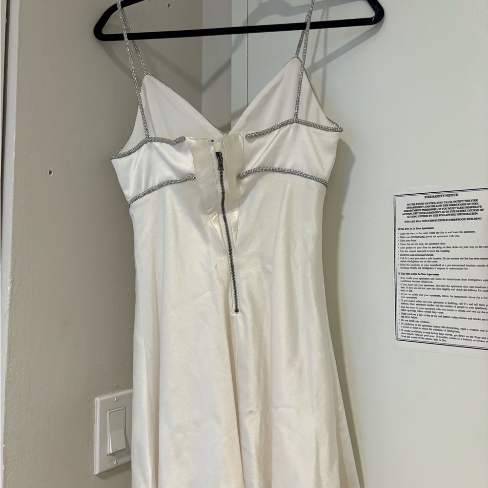 Alice & Olivia White Women's Mini Dress - Picture 5 of 6